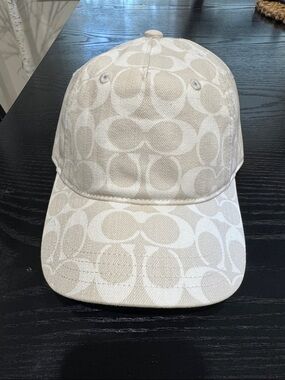 NWT  Coach Signature Monogram Baseball Cap in Light Beige and Cream